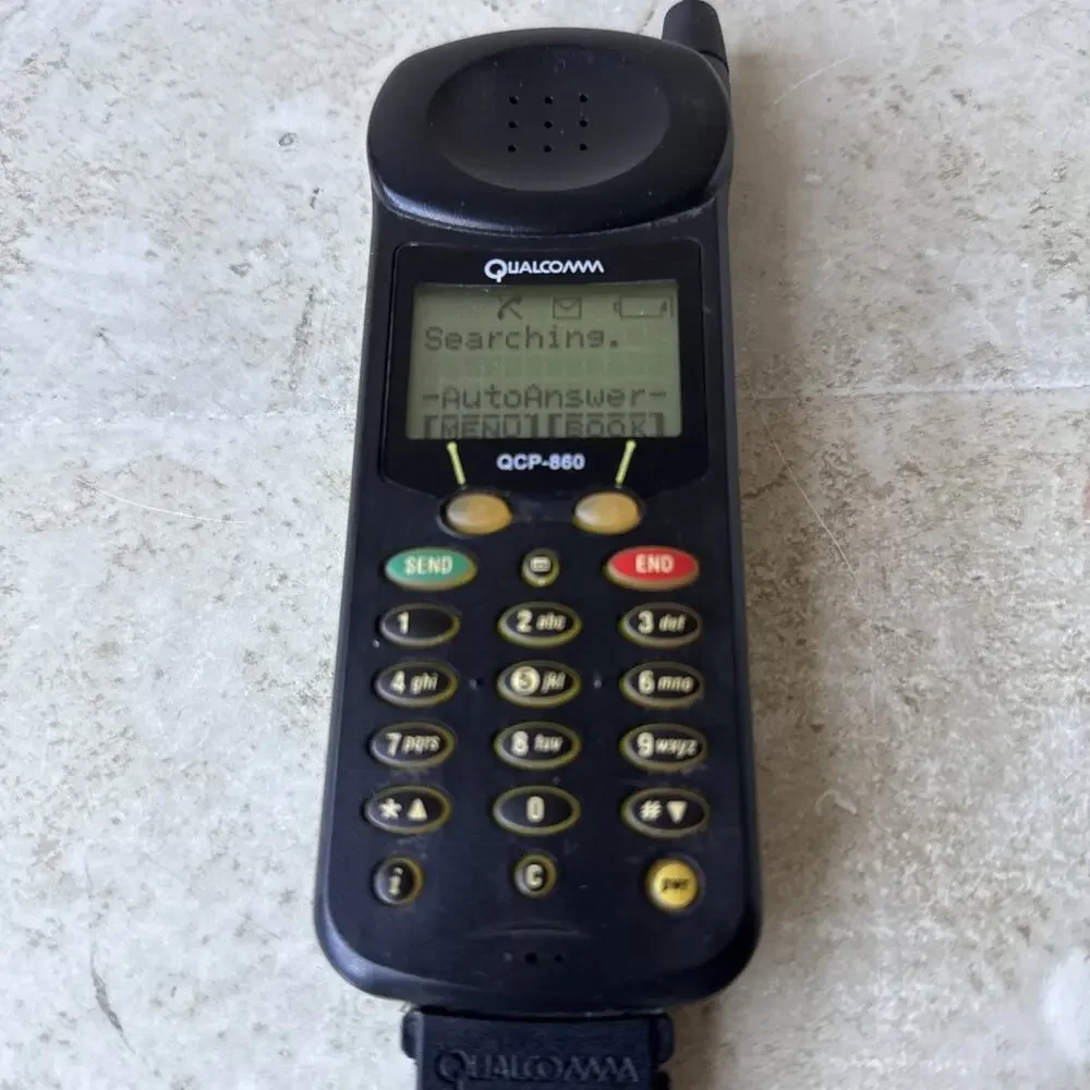 Qualcomm Airtouch QCP-860 Wireless Backlit Display DualMode CDMA Cellular Phone
